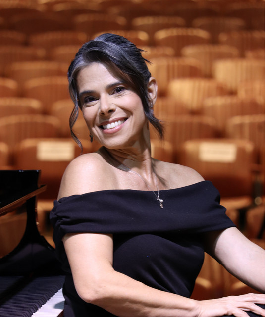 LUCIANA HAMOND