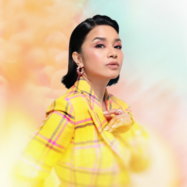 Ruth Sahanaya image