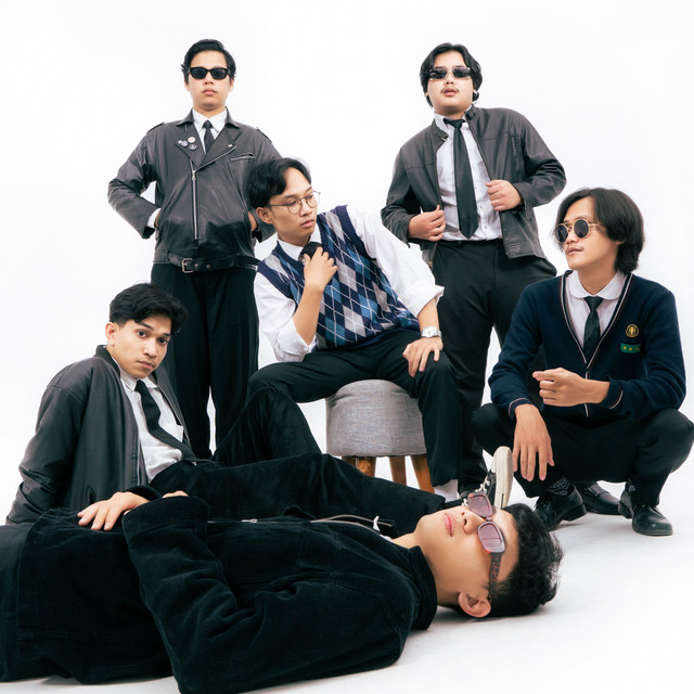 Straight Club image