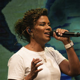 Nívea Soares