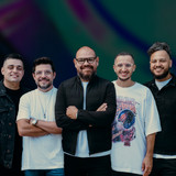 Quatro por Um