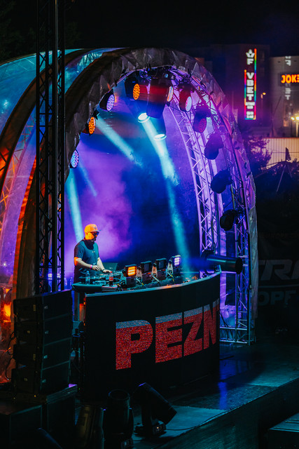 PEZNT press photo