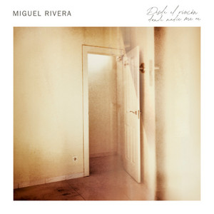 Desde el rincón donde nadie me ve by Miguel Rivera
