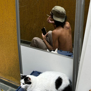 PENELOPE CHARMOSA X ENCOSTA NAS MENINA