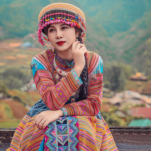 Nplooj Xyooj - 30 Xyoo Kuv Tseem Tos