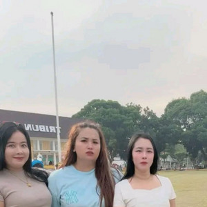 Pakwong khong - She Is so Talkative
