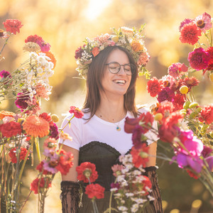 Solo Quiero Flores by Paula Serrano