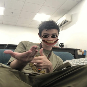 birdb0dy - Iwannadresslikethat (feat. Seezenz)