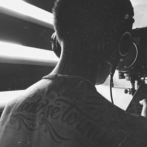 ENTRE TINTA Y PAPEL by R- Beatz