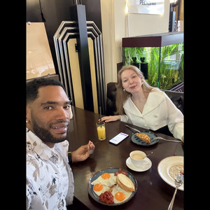 delostamari - De Tanto Entra Y Sale