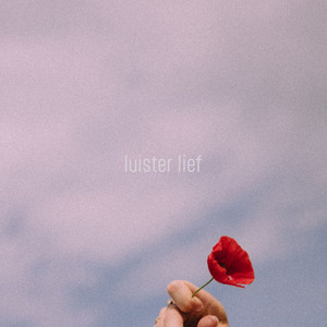 Luister lief by Fenster