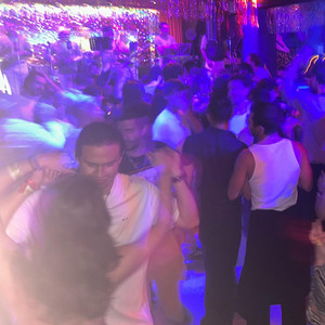 pa' vailar pegaditos