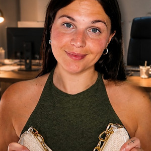 Frustrations, Signatures et Factures Élevées by Tina ASMR