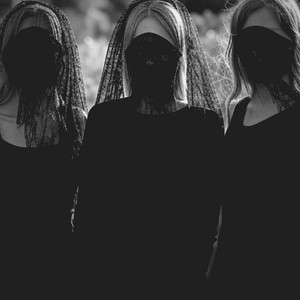 The Teaming Sisters - peeping tom