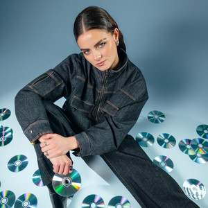 Lucia De la Puerta - Vuelta atrás