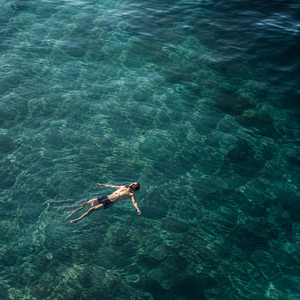 Flotando by DZAYVOX