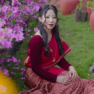 Unisha Sherpa Deshar - Lha Jwona