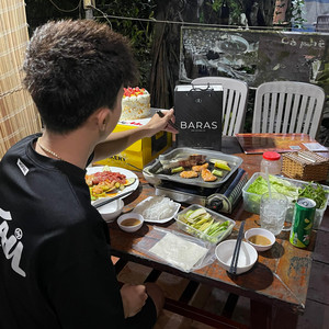 Linh Tinh by Bin