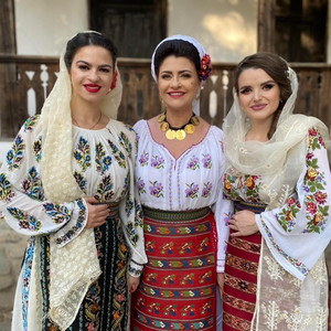 Steliana Sima - Ascultati, Fetele Mele (feat. Maria Beatrice Băndoiu & Lucreția Goagea)