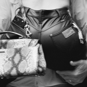 Lainey Wilson — Phone, Keys, Wallet (2026)