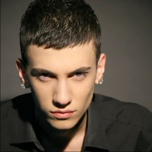 Bertan Asllani - Iljaq nuk gjej