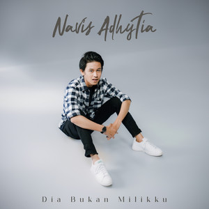 Dia Bukan Milikku by Navis Adhytia