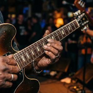 Ambient Blues Backing Track In A Minor by Tom Bailey Backing Tracks
