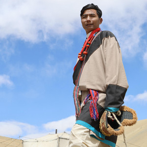 འཛོམས་པ་ལ། (Tibetan Song)