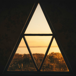 Triangular by Glauco Sala