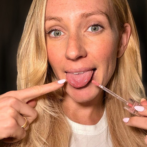 Close up Whispers by Mumma Mic's ASMR