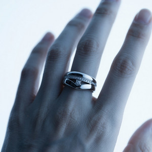 ring on your finger by ኢታ ሱርታቲ