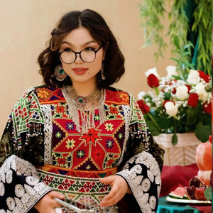 Maryam Ramin - دمبوره بسیار تیت قد بلندی داری