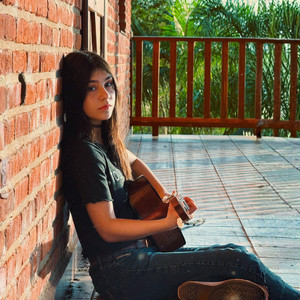 Ojos Achinados by Isabella Amaro