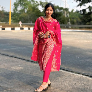 Beauty Biswas - Chole Gecho Tate Ki Notun Akta Peyechi Tomar Che Onak Sundori Sad Love Music