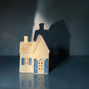 Blue Shutters by g4lato