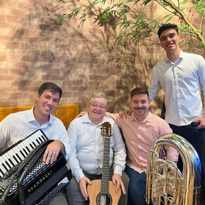 Hino 371 - Aos Teus pés me apresento by Doglinha Vieira, Wesley Pazetto, Jonas Pedroso, Erick Menck
