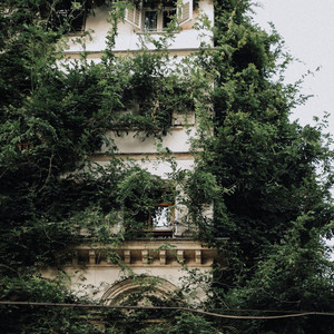 Sleeping Manor by Vanilla Moon
