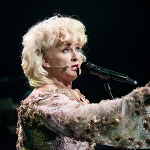 Amsterdam gaat dood 2026 by Karin Bloemen