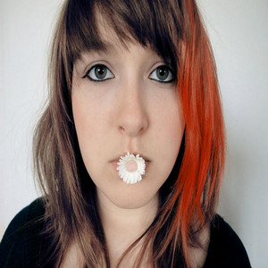 Kat Izabit White photo