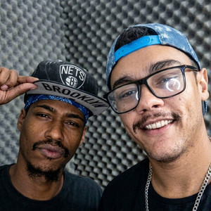 Ela e amiga dela by Liemy irie, Mr Black