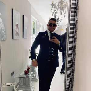 Leo - Valaki Valakinek