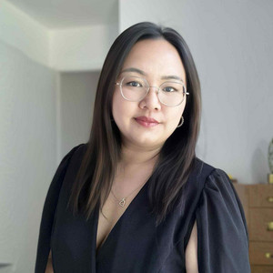 Julie Hang - Tus Hlub