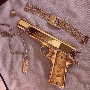Обкладинка: Smith & Wesson