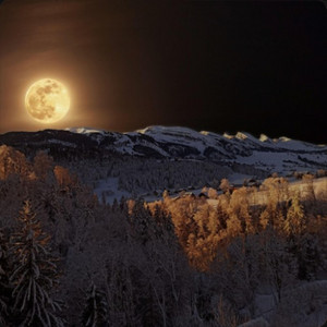 mystic moon by stonelectro