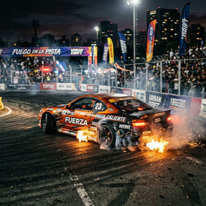 Fuego en la Pista by Joren Holt