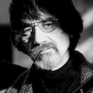 ای پری چهره مژگان سیاه by Motown FM, ظاهر هویدا
