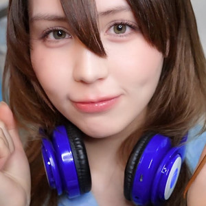 日本一うるさいTikTiokerに真剣ASMRさせてみた - EP by ASMR BlueKatie
