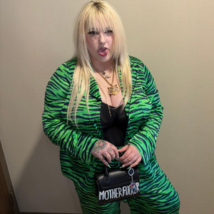 daisy - I'MA SURVIVOR