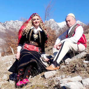 Mario Marku Production - Alma Velaj,Gjovalin Shani • Çka te qeshish ke me vesh