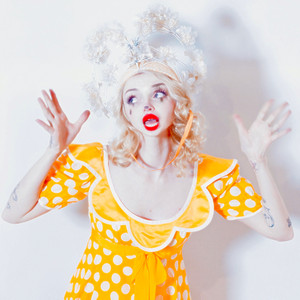 Viola by Viola Odette Harlow, Glüme